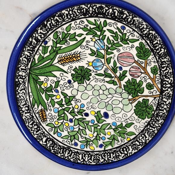 Vtg Hand Painted Israel Ceramic Wall Plate 8.5” Grapes Floral Botanical Blue Rim - Picture 11 of 16